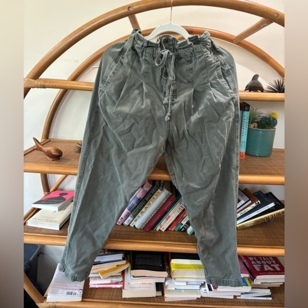 Free People army green drawstring pants. Elastic waist
With drawstring.